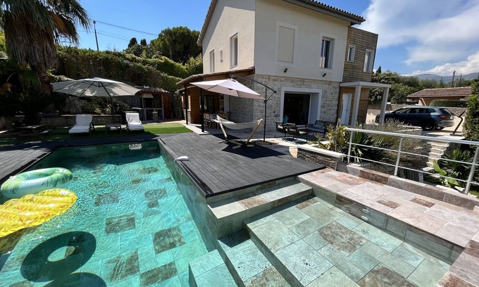 La Colle-sur-Loup Villa | Villa Familiale Proche de la mer Dans un Charmant Village