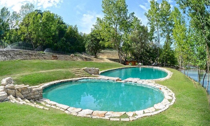 Chiusi Villa | Villa Fattorina Grande: A spacious and welcoming age-old estate surrounded by the greenery, with Free WI-FI.