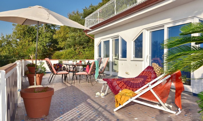Castellabate Historic Centre Apartment | Villa Felice 5 minutes from the historic village center with fantastic sea views