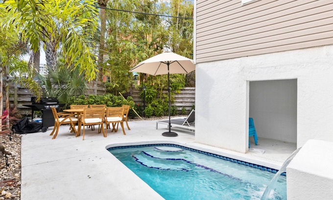 Siesta Key Village House | Villa Fiesta | Pet Friendly Home In Siesta Village, Heated Pool and Hot Tub, Walk to the Beach!