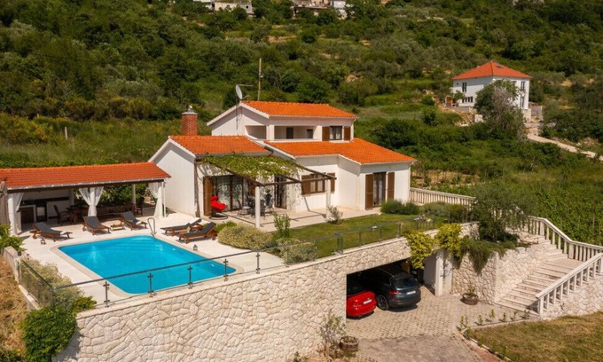 Blato na Cetini Villa | Villa Filomena - Omiš by Villas Guide