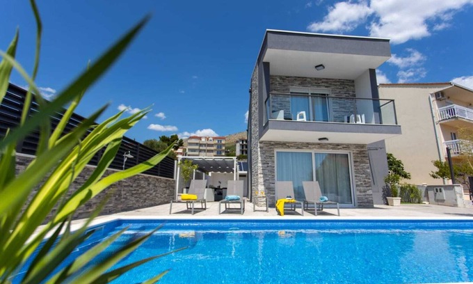 Stobrec Villa | Villa Florentina with Heated Pool