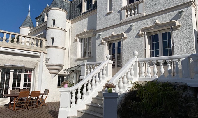 Neuilly-Plaisance Bed & Breakfast | Villa Florian