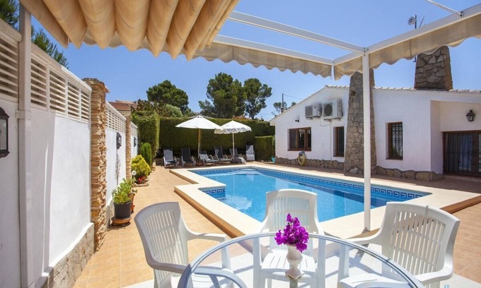 Casas de Torrat Villa | Villa FONDA in Calpe – Colonial style, private pool and mountain views in a quiet residential area