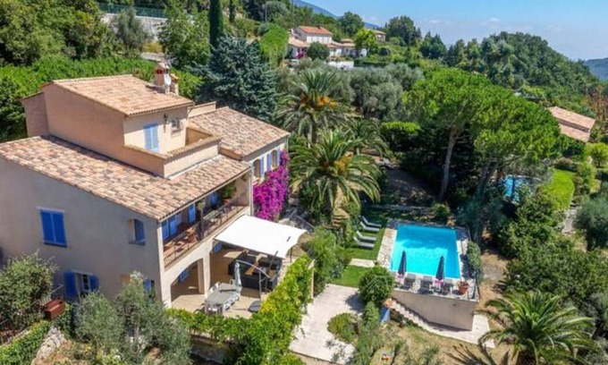 Chateauneuf-Grasse Villa | Villa for 2 to 8 people, heated saltwater pool with sea view