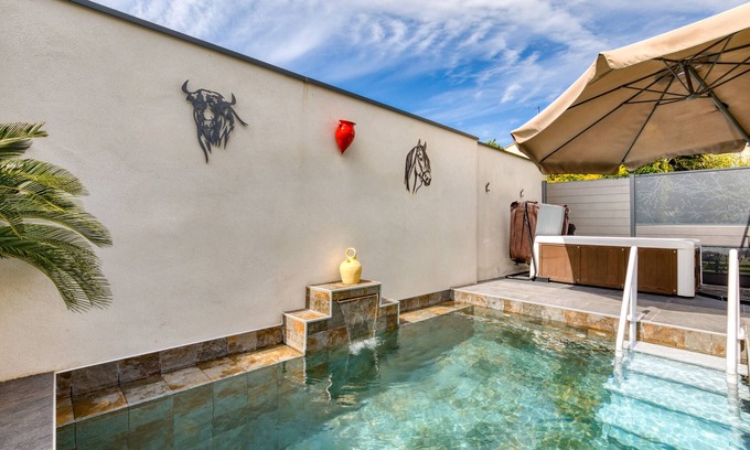 Perols Villa | Villa for 6 People with Private Pool, Wi-Fi, and Air Conditioning