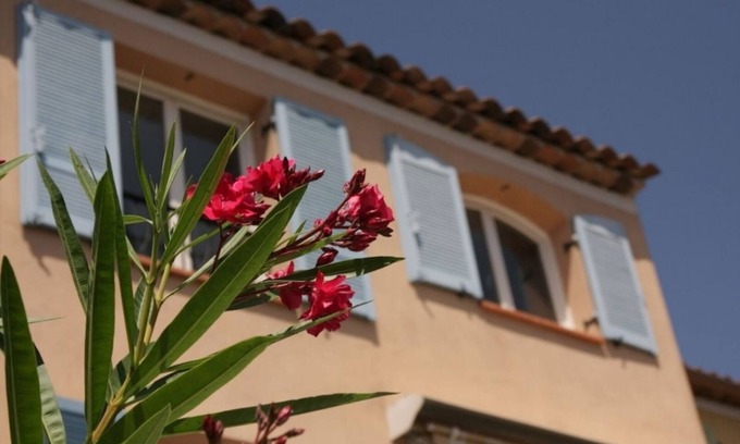 Mandelieu-La-Napoule House | Villa for 4/5 people, 2 air-conditioned bedrooms, lush, shady terrace.
