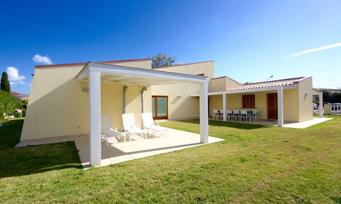 San Teodoro City Centre Villa | Villa Franca by Wonderful Italy