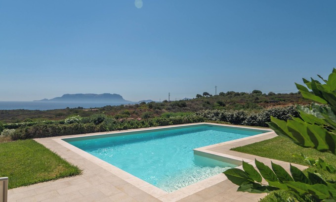 Golfo Aranci Villa | Villa 'Francesca' with Sea View, Wi-Fi and Air Conditioning