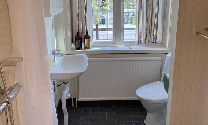 Saltsjo Boo House | Villa from the 1920s with a garden and nearby lake.