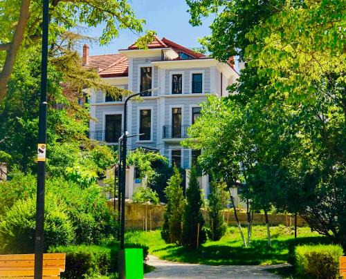Saburtalo House | Villa Garden