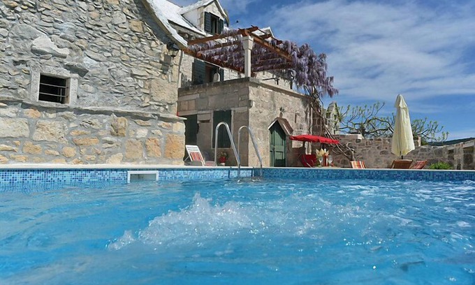 Donji Humac House | Villa Glicinia by Interhome