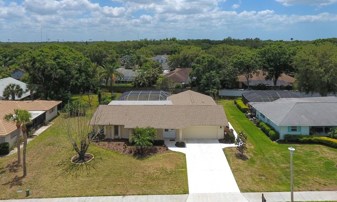The Meadows House | Villa Golfers' Delight, 3BR/2BA, solar heated pool