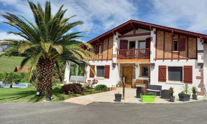 Saint-Jean-Pied-de-Port Bed & Breakfast | Villa Goxoki avec piscine Saint Jean Pied de Port