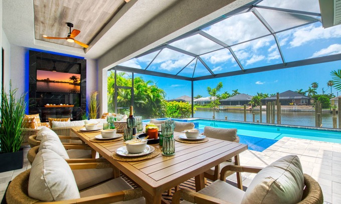 Pelican Villa | VILLA GRAND BAY ROYALE – HEATED POOL & SPA | GULF ACCESS | BOAT RENTAL + TOURS VOUCHER INCL.