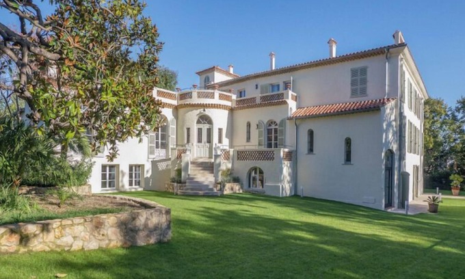 Antibes Villa | Villa Guide, 760m2, Atypique Cap D'Antibes Booking from Saturday to Saturday