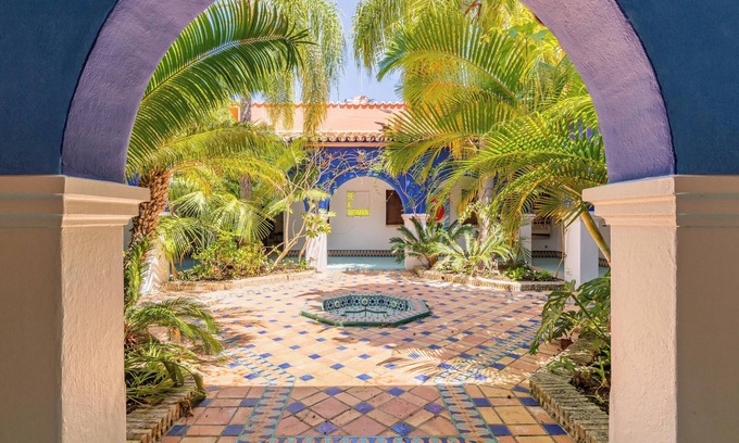 Guadalmina Villa | Villa 'Hacienda del Mar' with Sea View, Pool & Wi-Fi
