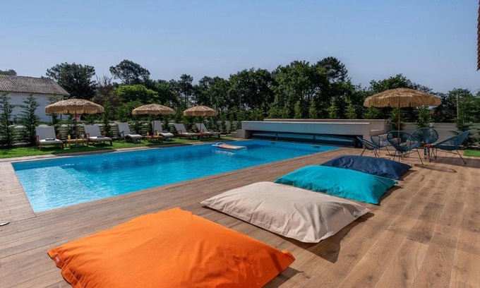 Saint-Medard-en-Jalles House | Villa Hakuna Matata - 4 étoiles climatisée avec piscine