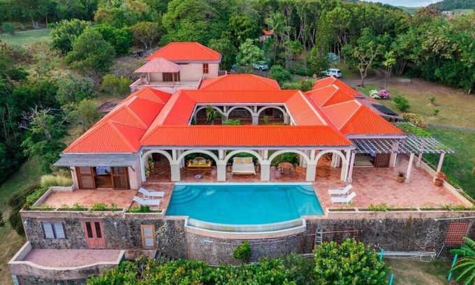 Mount Pleasant Bay House | Villa Helianthus sanctuary