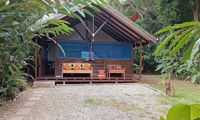 Puerto Jimenez Cabin | Villa Heliconia, Cabaña Cerca de Montaña y Playas
