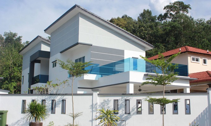 Bentong House | Villa, Hot & Cold water supply, durian, palm garden park, waterfall, hot spring