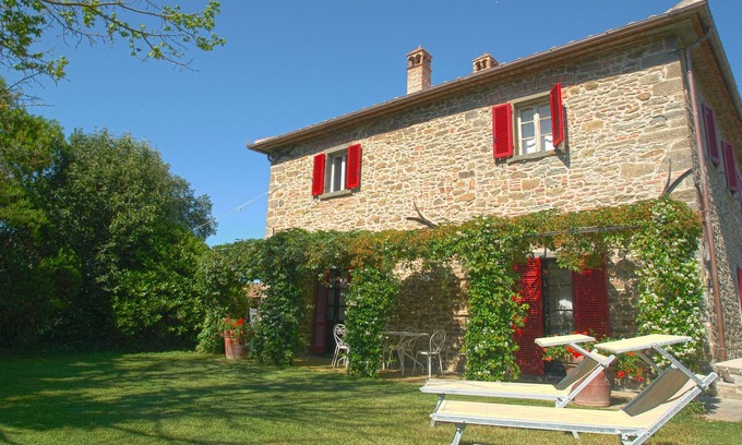 Montalla House | Villa il Giuggiolo, ancient country house with pool at Azienda Fontelunga