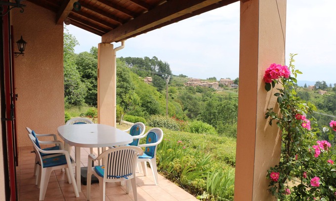 Planzolles Villa | Villa in a green setting