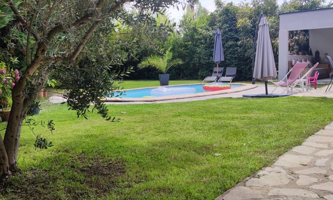 Baillargues House | Villa in a quiet cul-de-sac, not overlooked