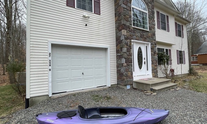 Pocono Lake Villa | Villa in Arrowhead Pocono Resort community Walking to the Lake .