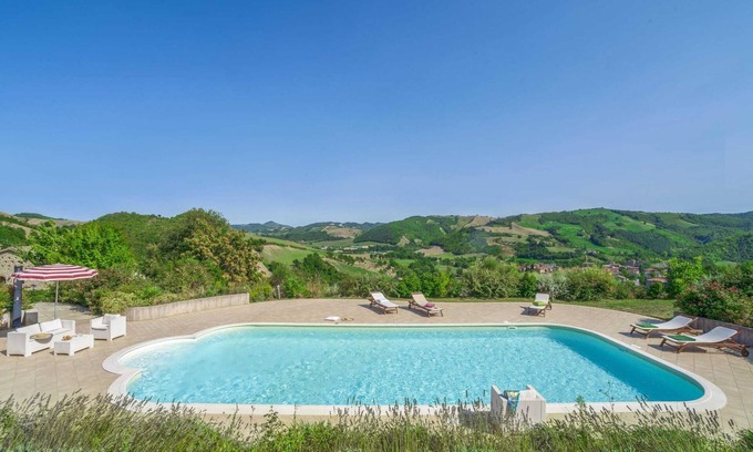 Belforte allʼIsauro Villa | Villa in Belforte Near Sasso Simone Park