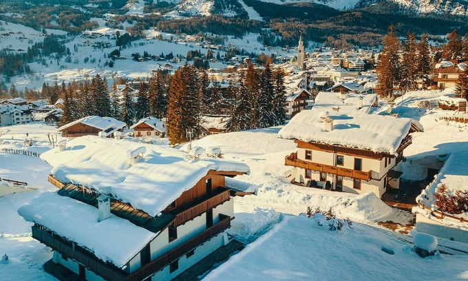 Cortina d'Ampezzo Villa | Villa in Cortina D'ampezzo with 6 bedrooms sleeps 12