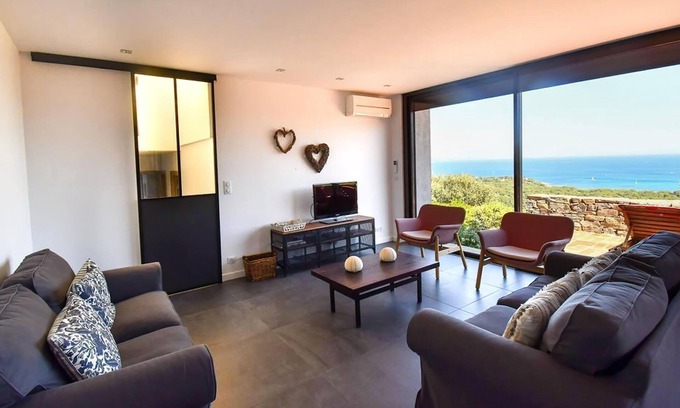 Cap Benat House | Villa in Gaou with Sea View and Beach