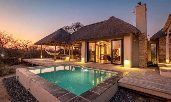 Hoedspruit House | Villa in Hoedspruit with a Jacuzzi