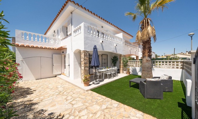 L'Escala Villa | Villa in L’Escala near Beaches & Empúries