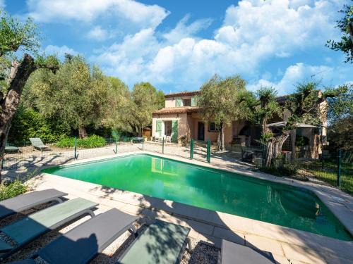 Mouans-Sartoux Villa | Villa in Mouans-Sartoux with Pool & Beach