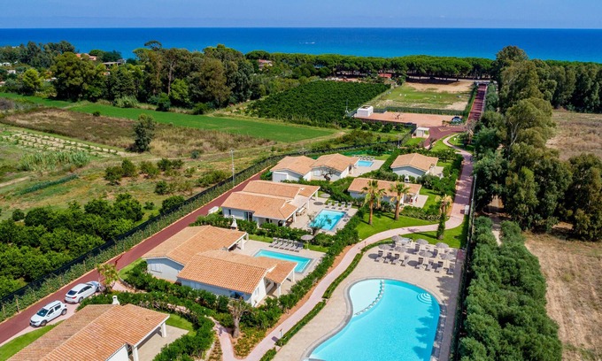 Cardedu House | Villa in new residence with shared swimming pool and air conditioning