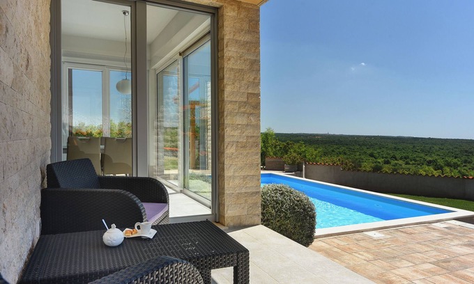 Peroj Villa | Villa in Peroj with Pool near Barbariga Beach