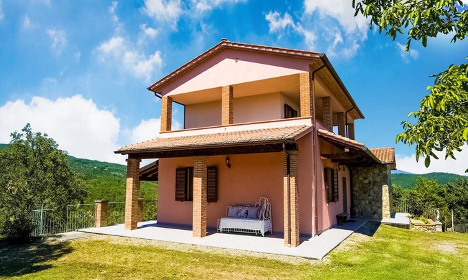 Ponte Buriano Villa | Villa in Pieve San Giovanni with Panoramic Pool