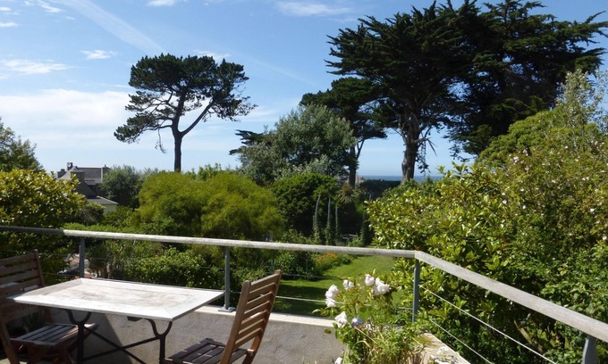 Penvenan Apartment | Villa in Port Blanc with Sea View