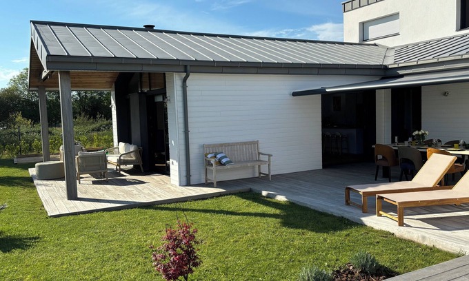 Combrit Villa | Villa in Sainte-Marine with outdoor spa and 5-minute walk to the main beach.