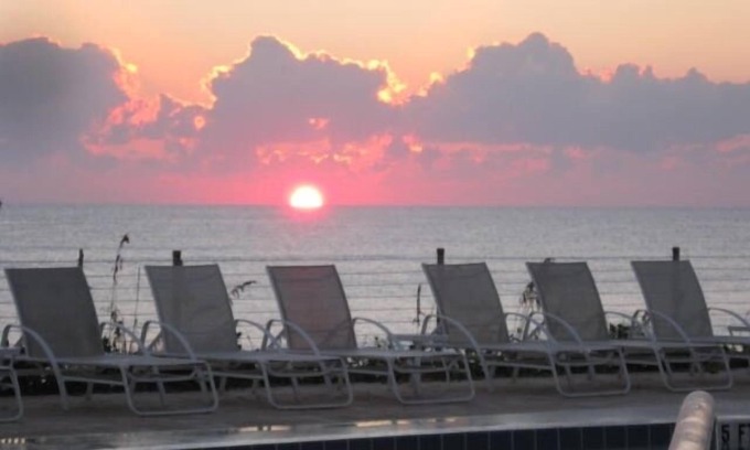 Wabasso Beach Villa | Villa in Tropical Paradise, Sandy Beach, Pool, Tennis & Beach Club in Vero Beach