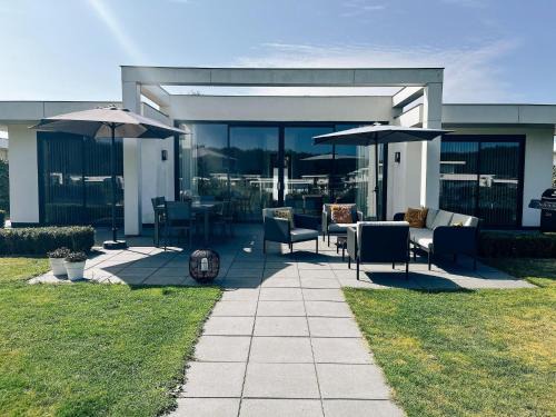 Zeewolde House | Villa in Zeewolde with Private Jetty