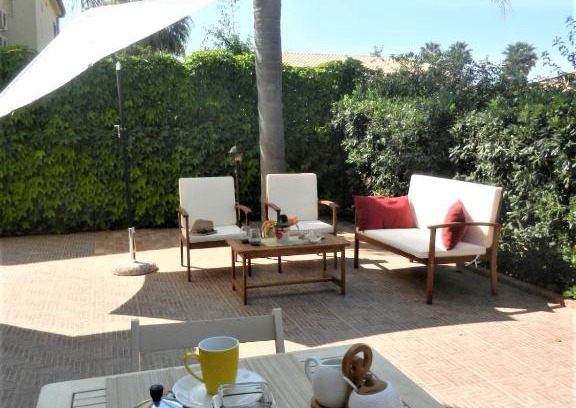 Noto Marina House | Villa Ines - Alloggio incantevole con patio