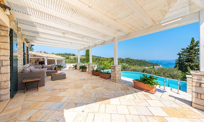 Antipaxos Villa | Villa 'Iremia Antipaxos' with Sea View, Wi-Fi and Air Conditioning