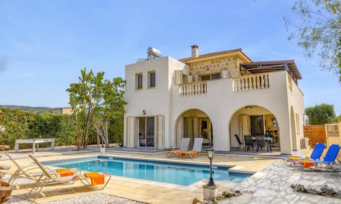 Agios Georgios Pegeias Villa | Villa Isychia by Villa Plus