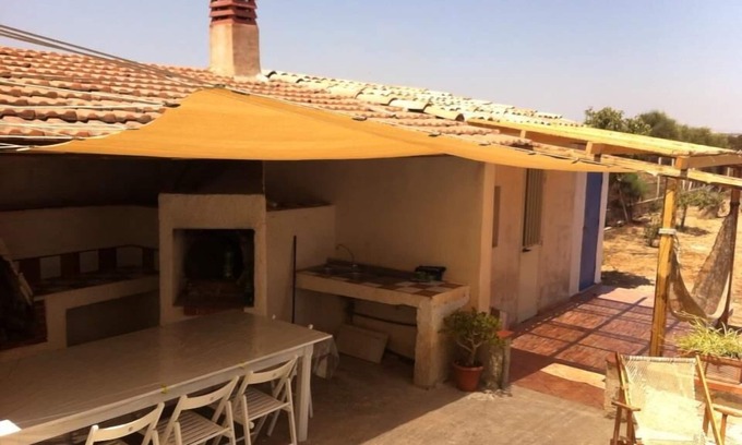 Portopalo di Capo Passero Villa | Villa Pescecola Portopalo IsolaCorrenti Carratois 400mt from the beach 6 + 4 beds