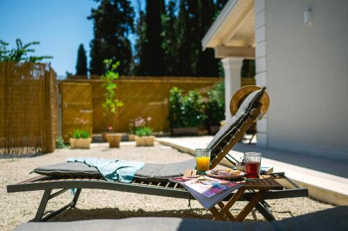 Agios Stefanos Villa | Villa Jinjola by Mavronas
