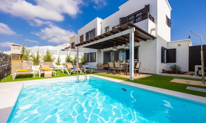 Playa Blanca Villa | Villa Jordi - Three Bedroom Villa, Sleeps 6