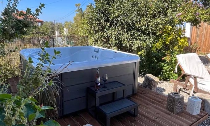 Spanokhorion Villa | Villa Kallisti - private villa with hot tub, large garden, close to the beach