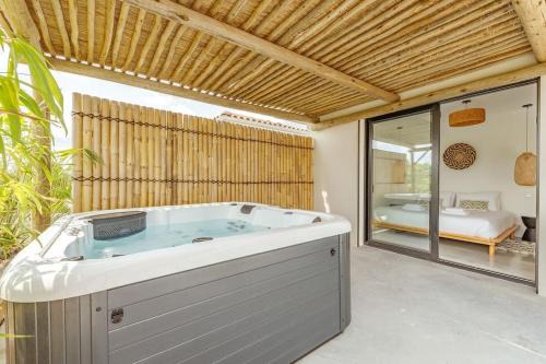 Tizac-de-Curton House | VILLA KASBAR avec spa privé 4 étoiles